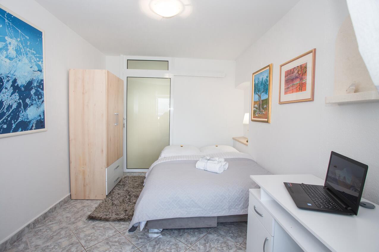 Apartments by the sea Sutivan, Brač - 16236