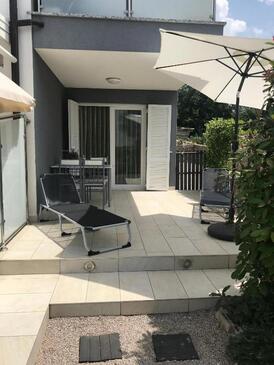 Apartments with parking space Njivice, Krk - 16244