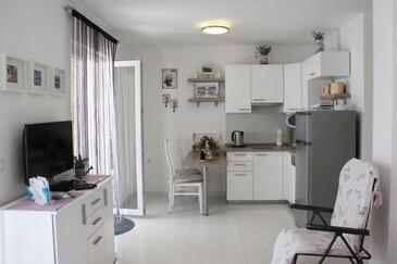 Apartments with parking space Njivice, Krk - 16244