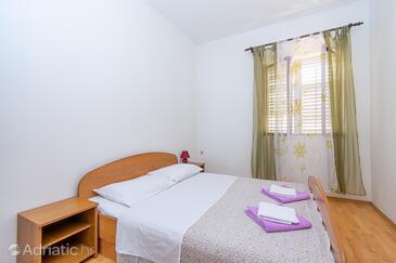 Ferienwohnungen am Meer Tkon, Pasman - 16275