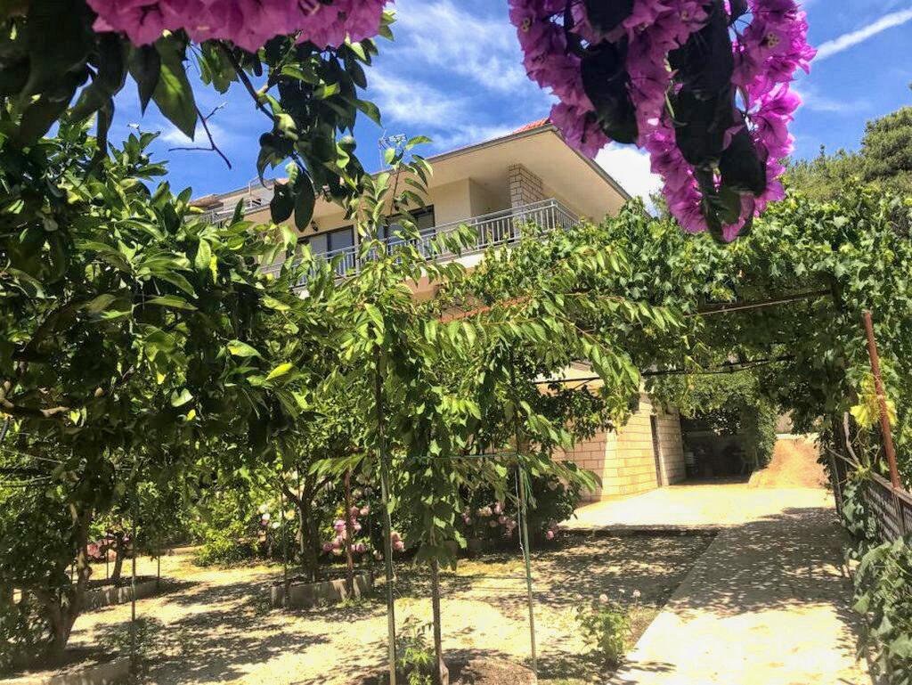 Apartments with balcony Stari Grad, Central Dalmatia