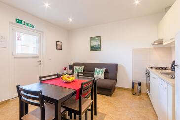 Столовая Supetar, Столовая в размещении типа apartment, доступный кондиционер и WiFi.