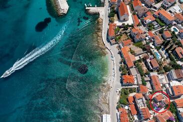 Hébergement Sutivan, Brač, Hébergement 16300 - Maison vacances à proximité de la mer avec une plage de galets.