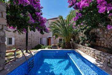 Seaside house with a swimming pool Sutivan, Brač - 16300 Adriatic.hr