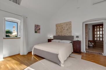 Seaside house with a swimming pool Sutivan, Brač - 16300