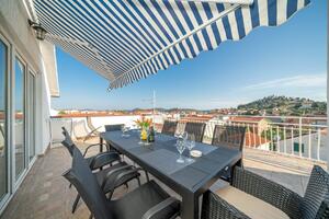 Trojizbový apartmán Tribunj, Vodice (A-16302-a)