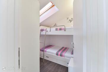 Family-friendly apartments with swimming pool Zadar - 16336