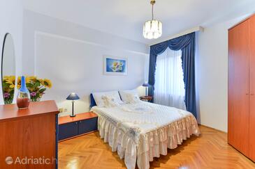 Family-friendly apartments with swimming pool Zadar - 16336