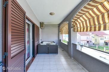 Family-friendly apartments with swimming pool Zadar - 16336
