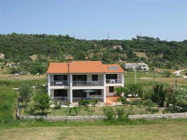Overnatting Palit, Rab, Overnatting 16356 - Leiligheter med en rullesteinstrand.