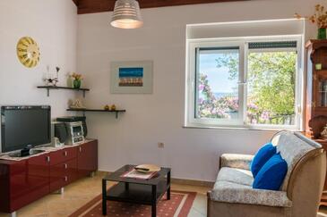 Apartments with parking space Novi Vinodolski - 16360