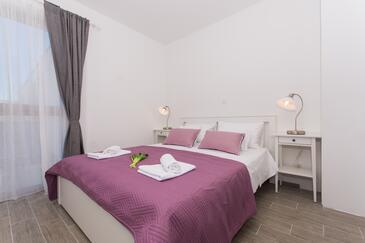 Family-friendly apartments with swimming pool Drvenik Veliki, Drvenik - 16377