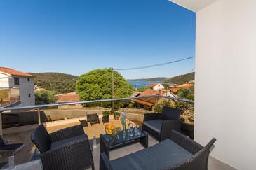 Lejligheder med pool egnet til familier med børn Drvenik Veliki, Drvenik - 16377