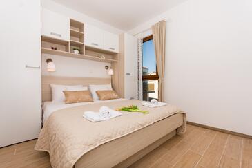 Family-friendly apartments with swimming pool Drvenik Veliki, Drvenik - 16377