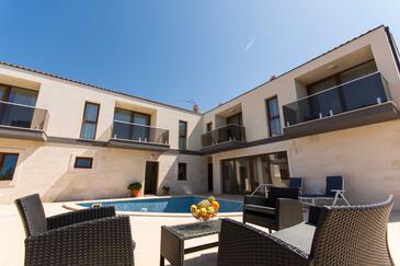 Family-friendly Apartments With Swimming Pool Drvenik Veliki, Drvenik - 16377 - Croatia