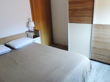 Apartments by the sea Vir - Kozjak, Vir - 16386