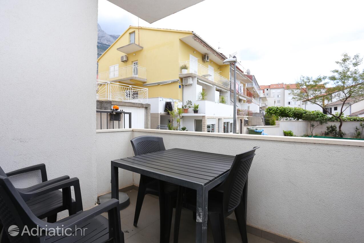 Apartments with parking space Makarska - 16430