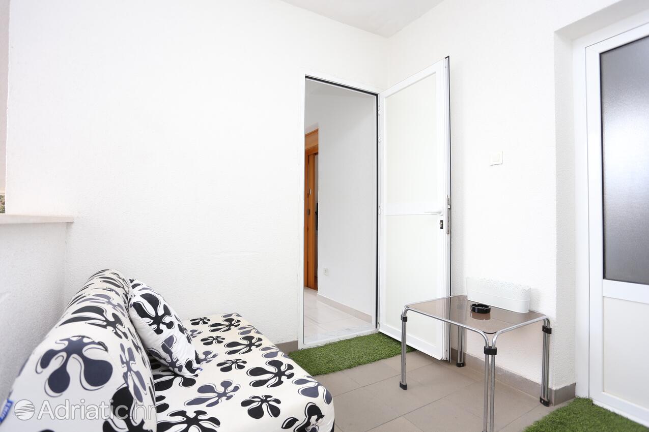 Apartments with parking space Makarska - 16430