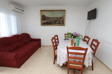 Lägenheter med parkering Vinisce, Trogir - 16439