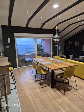 Apartments with WiFi Crikvenica - 16451 Adriatic.hr