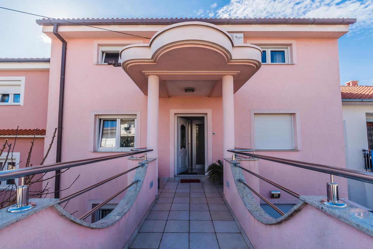 Apartments with WiFi Crikvenica - 16451