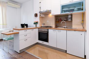 Apartments with WiFi Rijeka - 16455