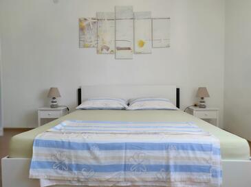 Ferienwohnungen mit Pool für Familien Arbanija, Ciovo - 16478