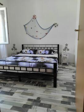 Ferienwohnungen mit Pool für Familien Arbanija, Ciovo - 16478