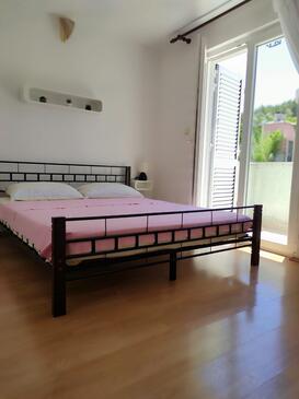 Family-friendly apartments with swimming pool Arbanija, Čiovo - 16478