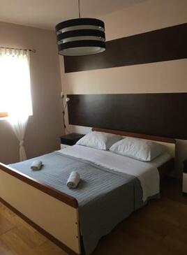 Ferienwohnungen mit Parkplatz Pridraga - Cuskijas, Novigrad - 16480