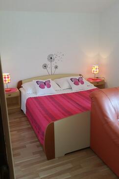 Apartments with parking space Kolan, Pag - 16482