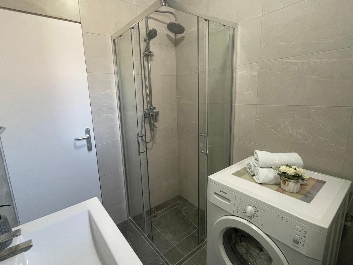 A-16485-a - Private accommodation - Apartments by the sea Vinišće, Trogir
