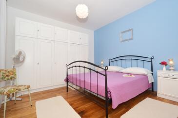 Apartments by the sea Vinišće, Trogir - 16485