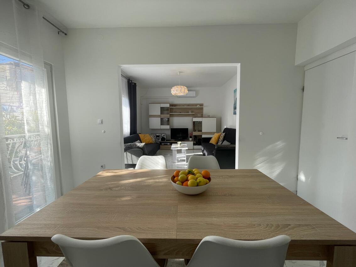 A-16485-a - Private accommodation - Apartments by the sea Vinišće, Trogir