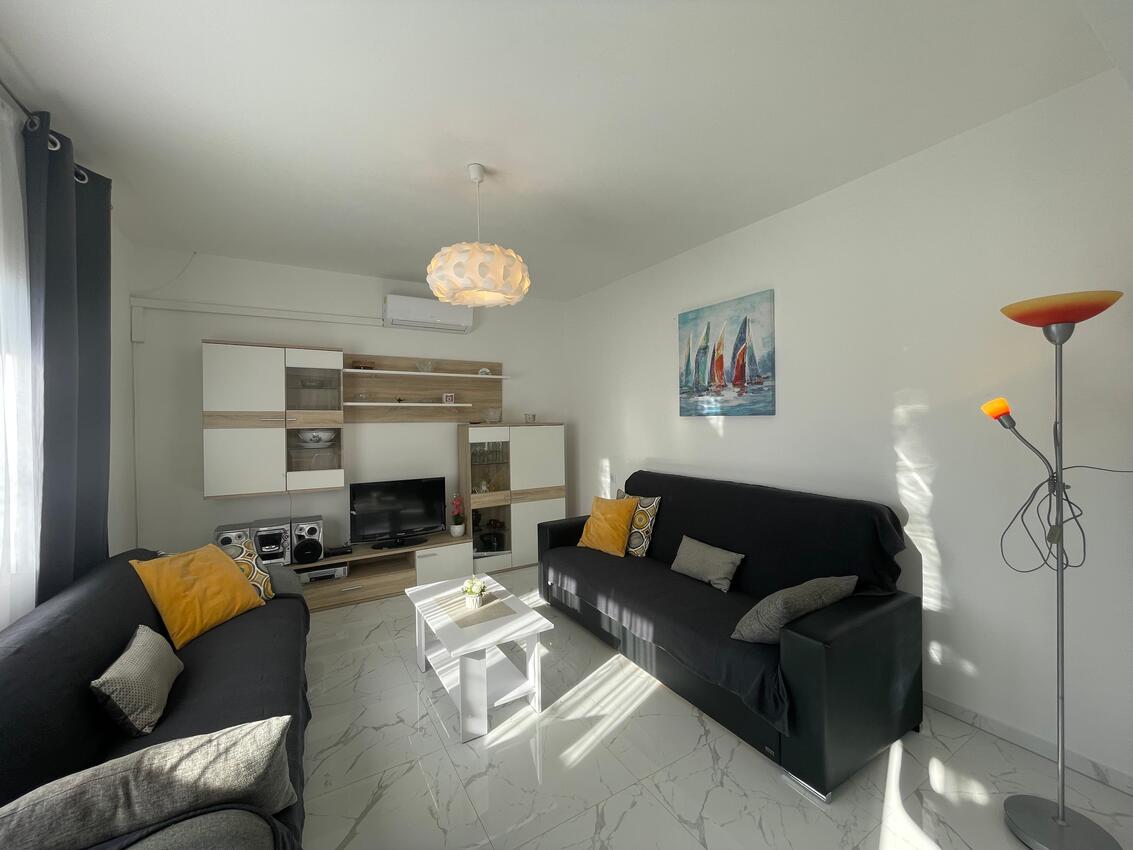 A-16485-a - Private accommodation - Apartments by the sea Vinišće, Trogir