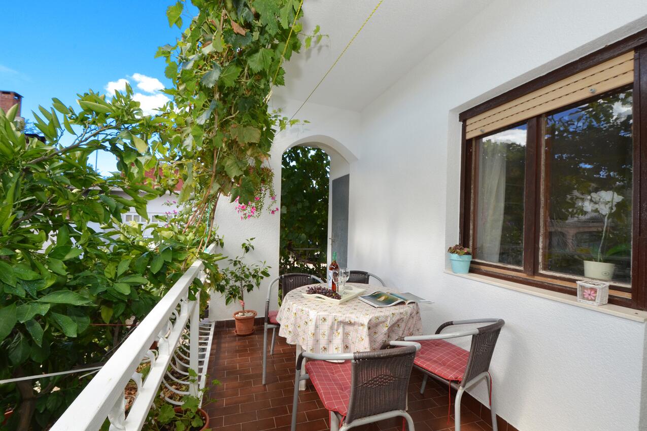 A-16485-a - Private accommodation - Apartments by the sea Vinišće, Trogir