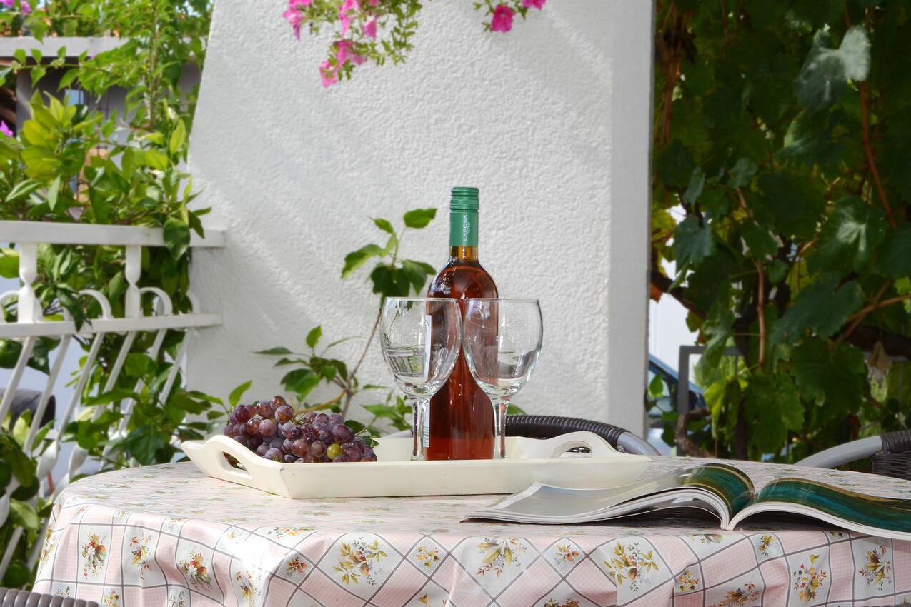 A-16485-a - Private accommodation - Apartments by the sea Vinišće, Trogir
