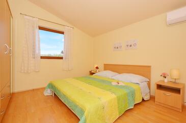 Apartments by the sea Vinišće, Trogir - 16485