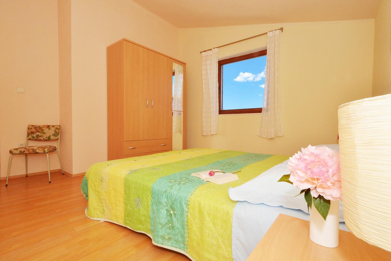 A-16485-b - Private accommodation - Apartments by the sea Vinišće, Trogir