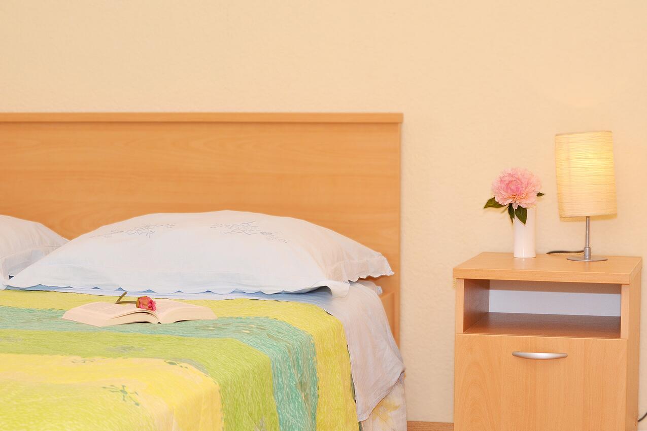 A-16485-b - Private accommodation - Apartments by the sea Vinišće, Trogir