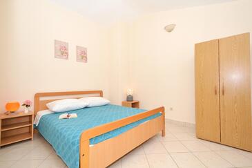 Apartments by the sea Vinišće, Trogir - 16485