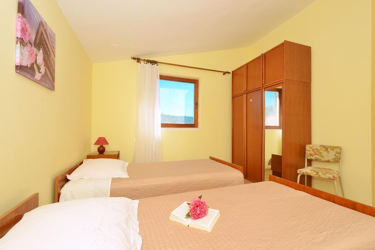 A-16485-c - Private accommodation - Apartments by the sea Vinišće, Trogir