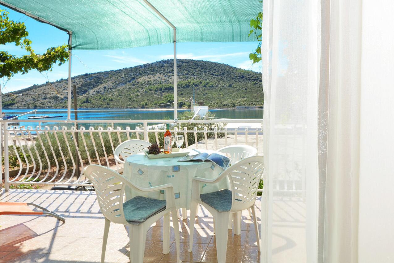 A-16485-c - Private accommodation - Apartments by the sea Vinišće, Trogir