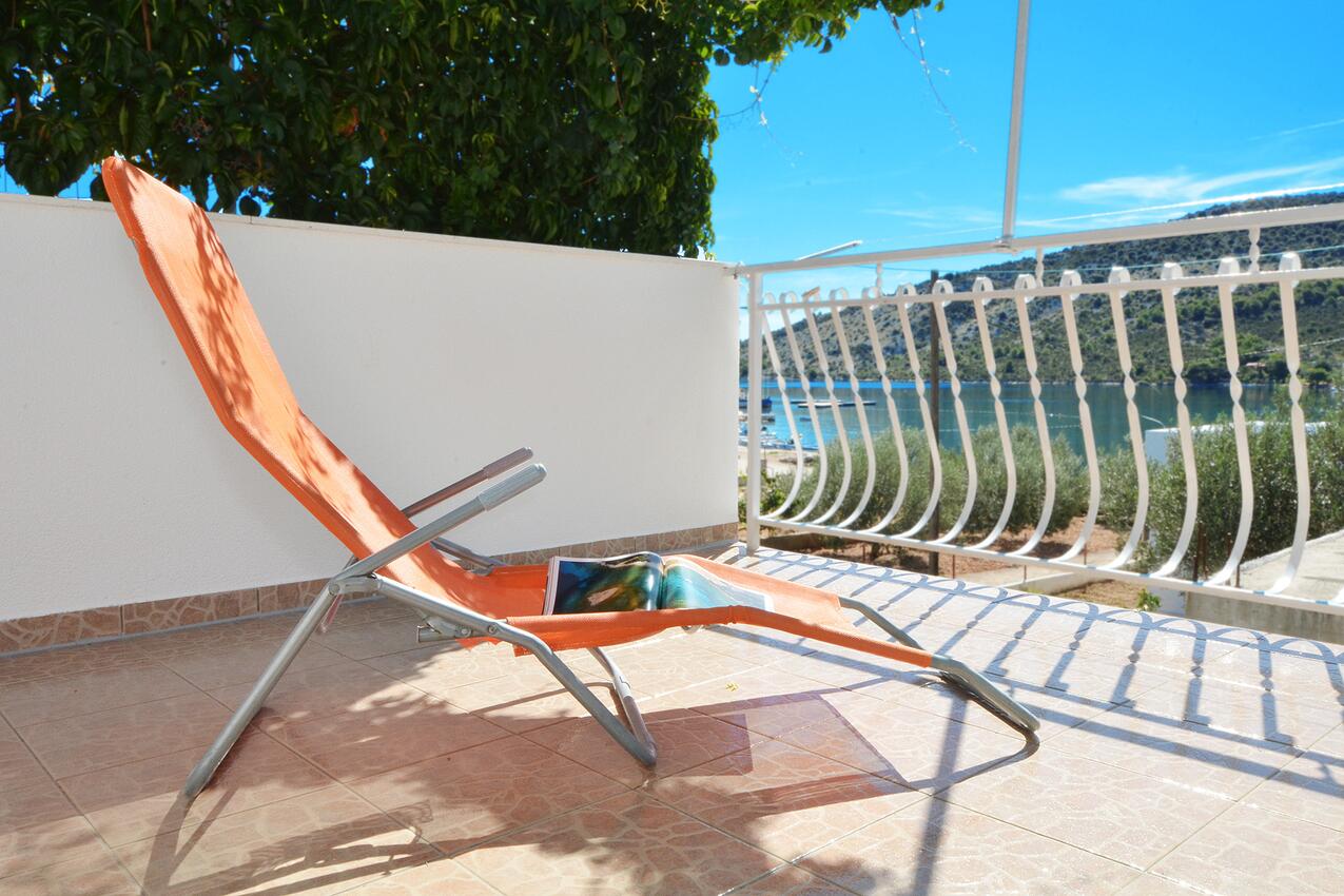 A-16485-c - Private accommodation - Apartments by the sea Vinišće, Trogir