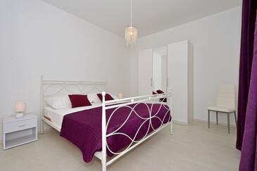 Nyaralóház a tenger mellett Vinisce, Trogir - 16488