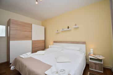 Apartments with parking space Poreč - 16495