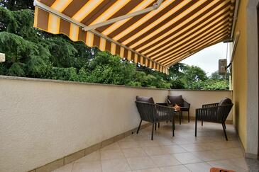 Apartments with parking space Poreč - 16495