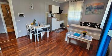 Apartments with parking space Rovinj - 16498