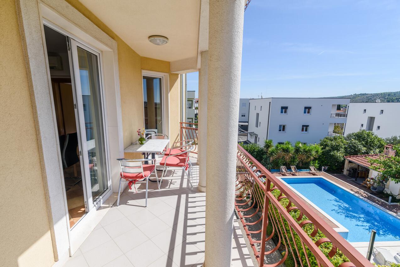 A-16509-b - Private accommodation - Family friendly apartments with a swimming pool Trogir