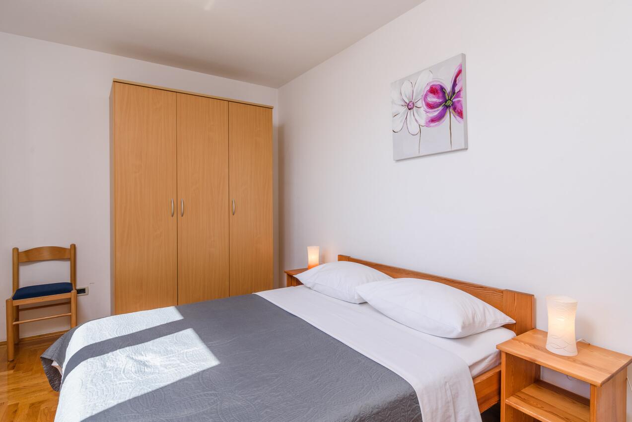 A-16509-b - Private accommodation - Family friendly apartments with a swimming pool Trogir